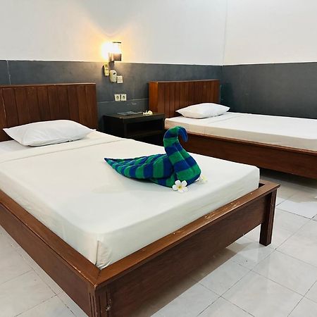 Creative Bungalow Beach Front Gili Trawangan Exterior photo