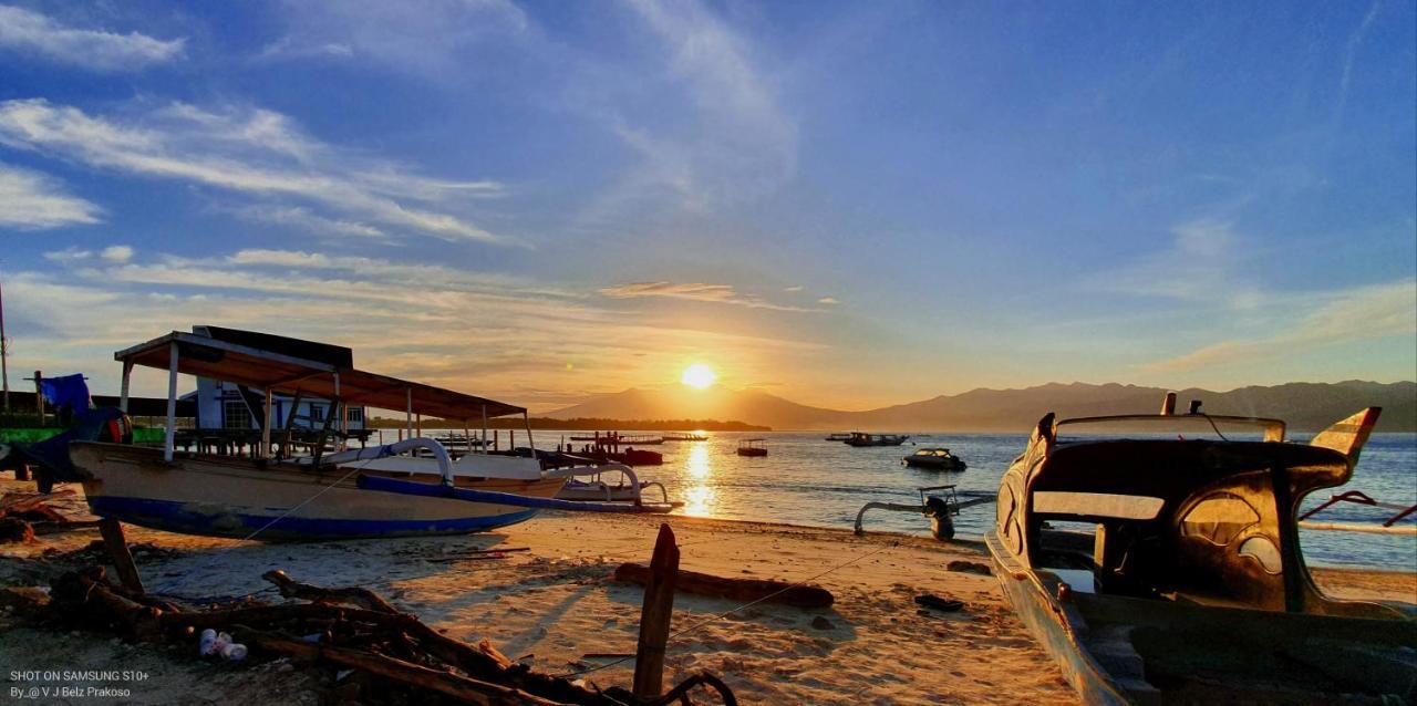 Creative Bungalow Beach Front Gili Trawangan Exterior photo