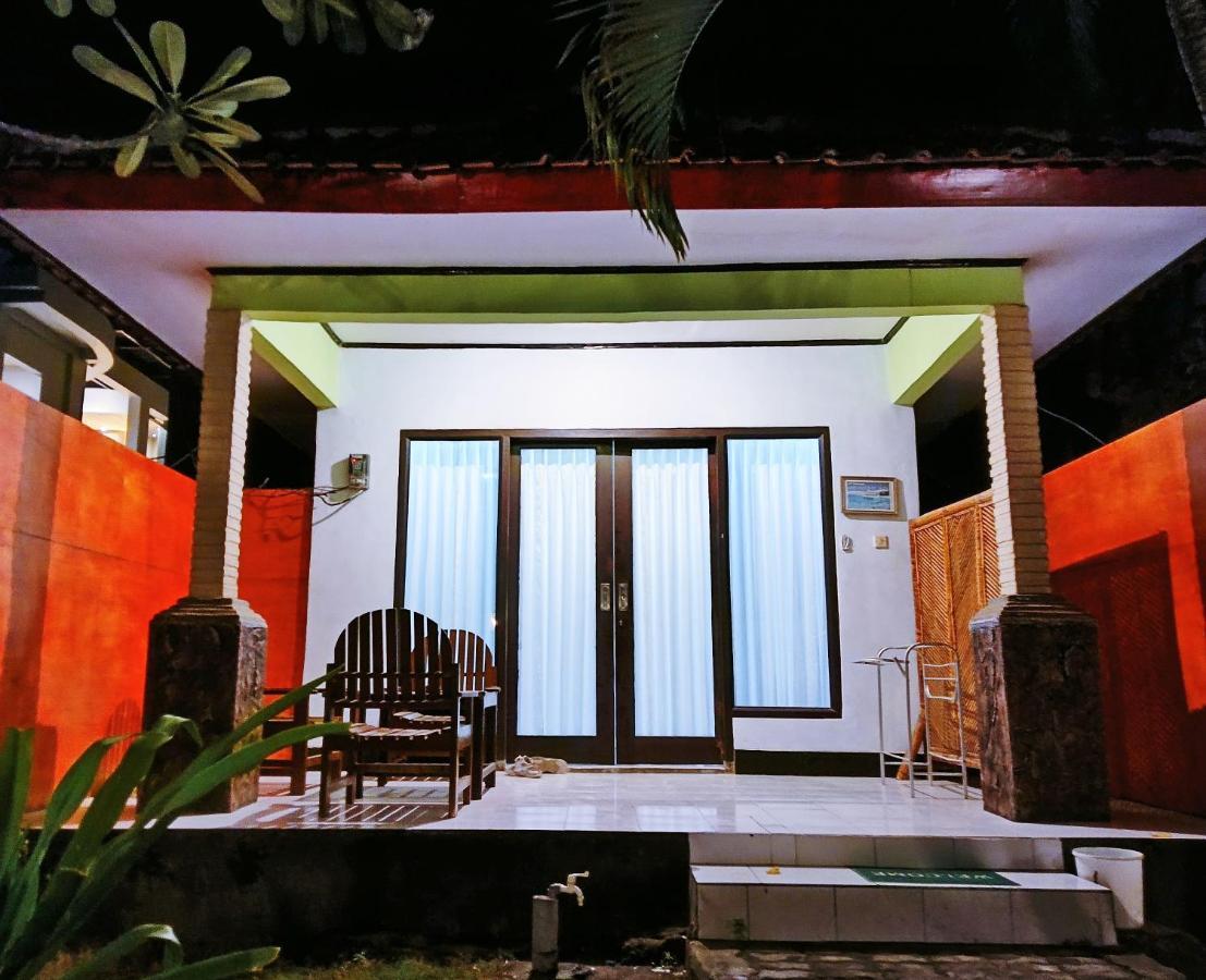 Creative Bungalow Beach Front Gili Trawangan Exterior photo